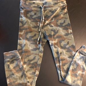 AE soft camo joggers